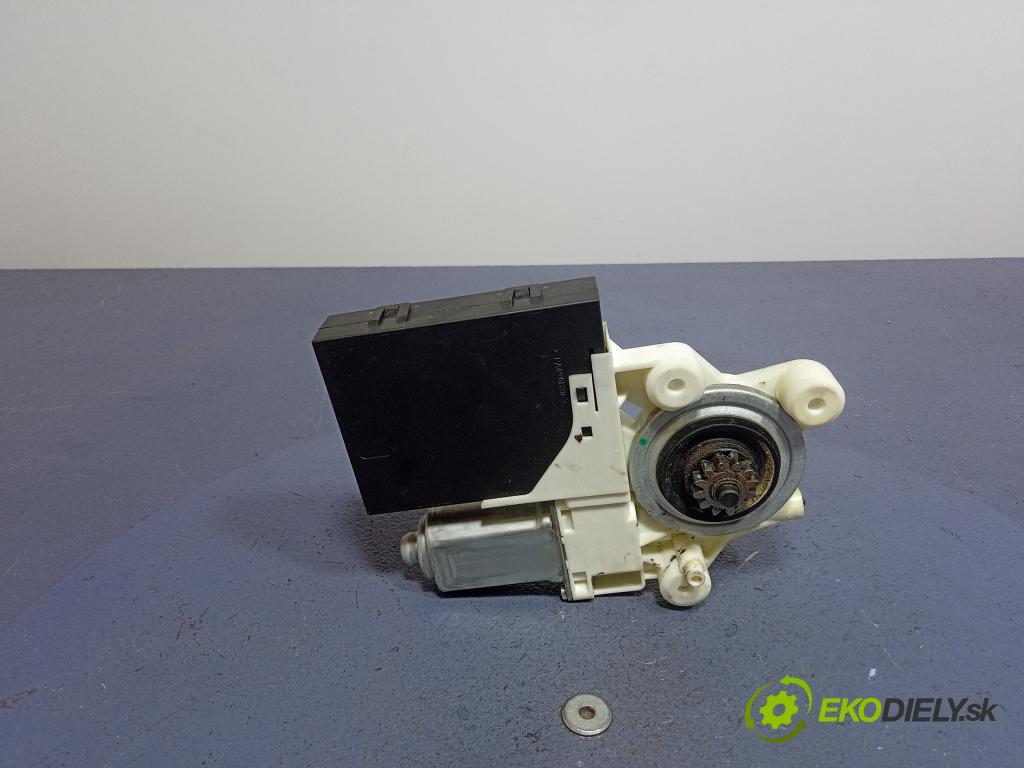 Volvo V50 2004 mechanismus stahování Sklenka: před Levý: 30737675