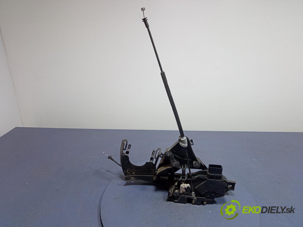 Volvo V50 2004 zámek dveře před Levý: 30699441