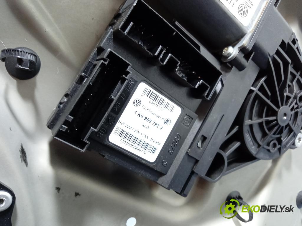 Skoda Octavia 2008 mechanismus stahování Sklenka: před v pravo: 1Z1837656K