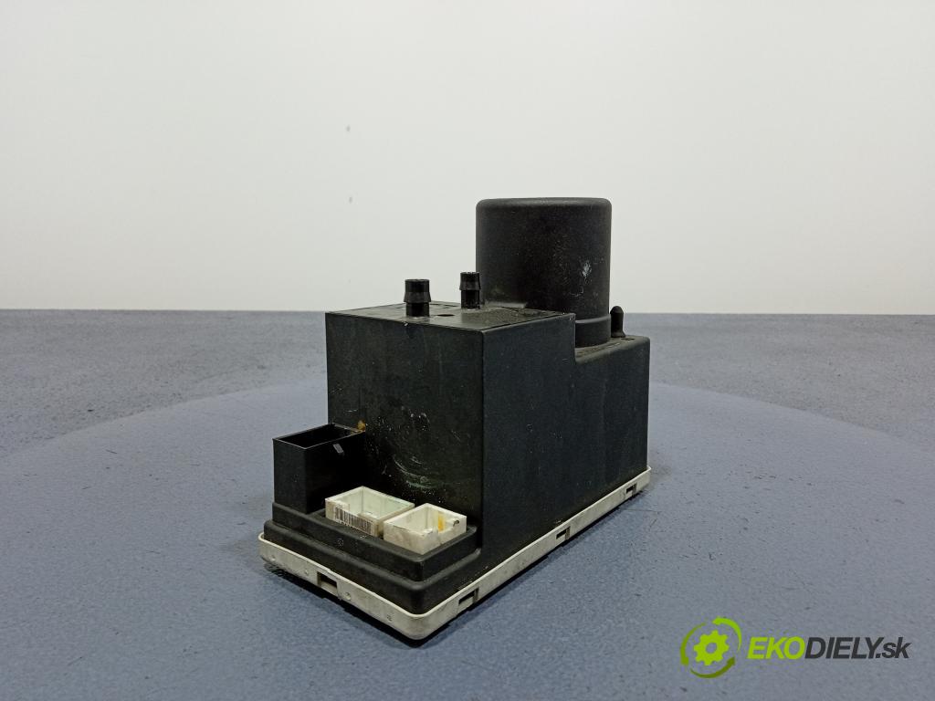 Audi A3 2001 čerpadlo Centrální Zámek 8D0862257