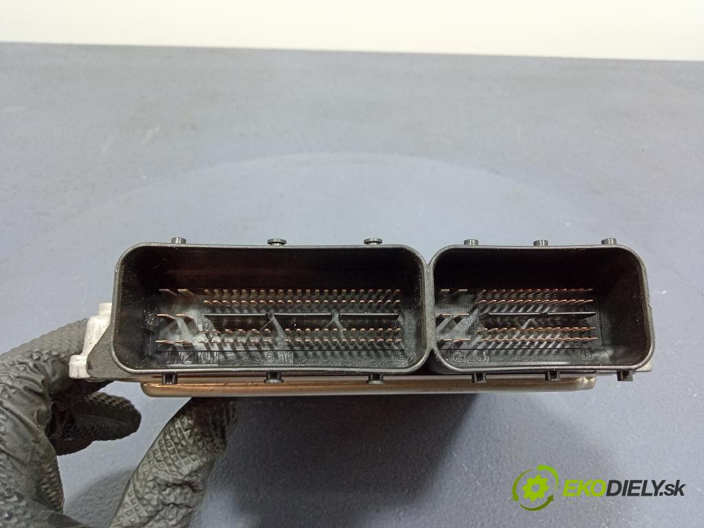 Bmw Seria 3 2004 řídící jednotka Motor: 7531848