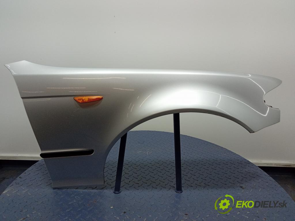 Bmw Seria 3 2004 blatnik před v pravo: 01