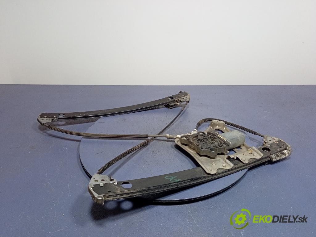 Mercedes 308 2000 mechanismus stahování Sklenka: před v pravo: A2207200446
