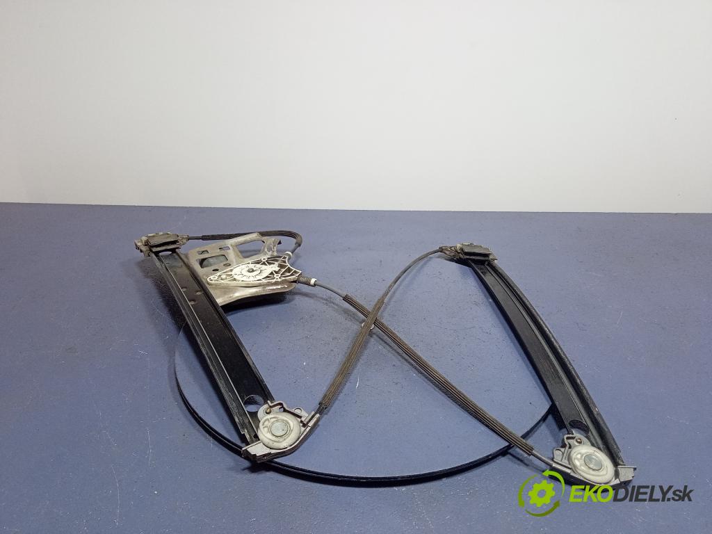 Mercedes 308 2000 mechanismus stahování Sklenka: před v pravo: A2207200446