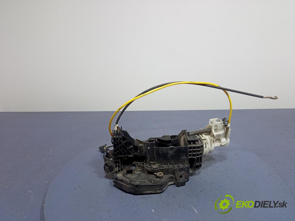 Mercedes 308 2000 zámek dveře před v pravo: 2207200435