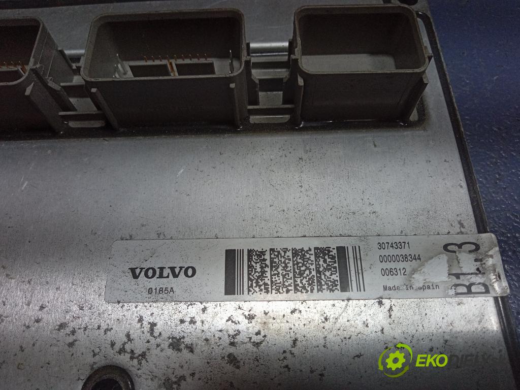 Volvo S40 2006 řídící jednotka Motor: 30743371