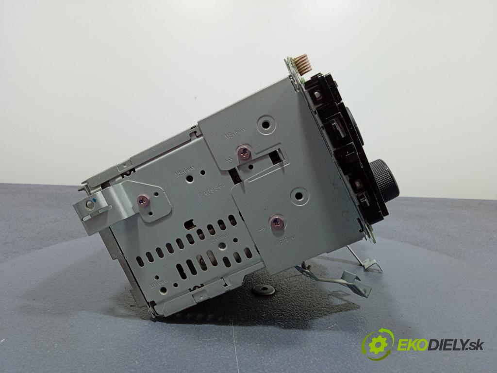 Mazda 6 2005 Radio I Navigácia: CQ-EM45701A