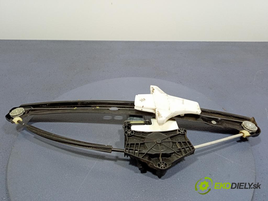 Skoda Scala 2020 mechanismus stahování Sklenka: Zad: Levý: 01