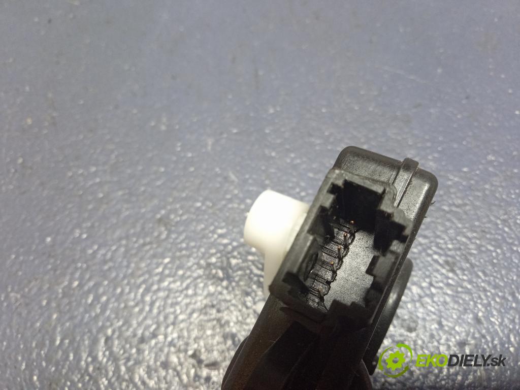 Ford C-max 2014 motor: Ohrievač: 8L84-19E616-CA