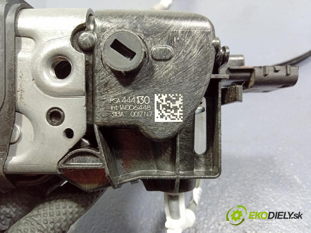 Opel Corsa 2023 zámek dveře Zad: Levý: 444130