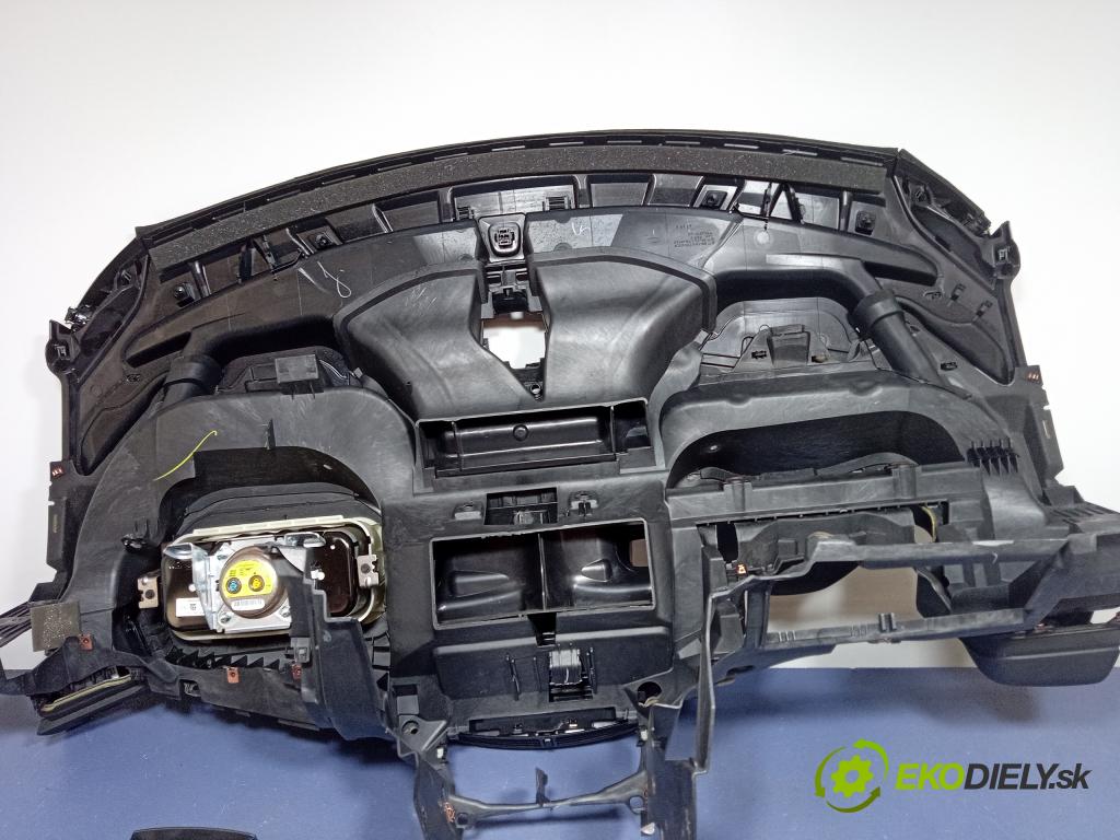 Ford C-max 2014 kokpit,přistrojova deska 01