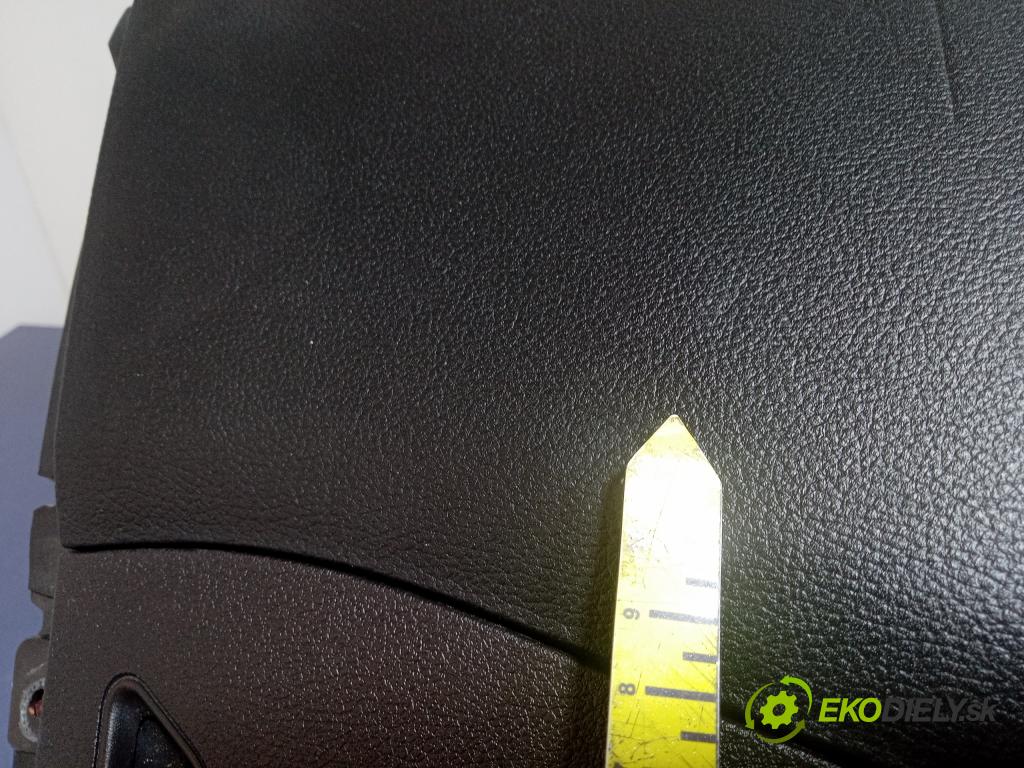Ford C-max 2014 kokpit,přistrojova deska 01