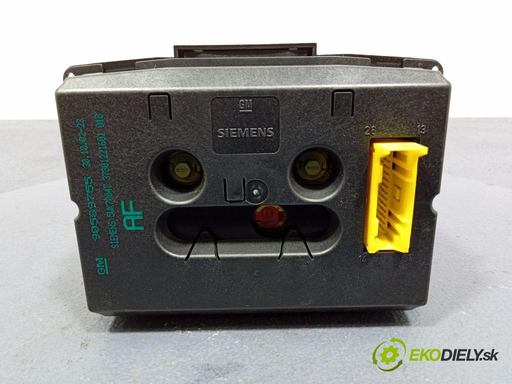 Opel Zafira 2002 displej Radio / GPS 90589755