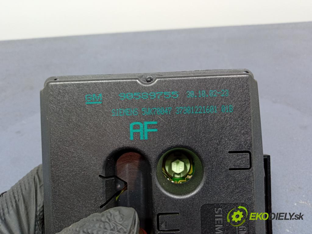 Opel Zafira 2002 displej Radio / GPS 90589755