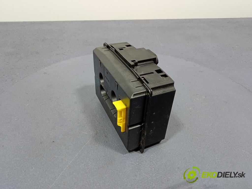 Opel Zafira 2002 displej Radio / GPS 90589755