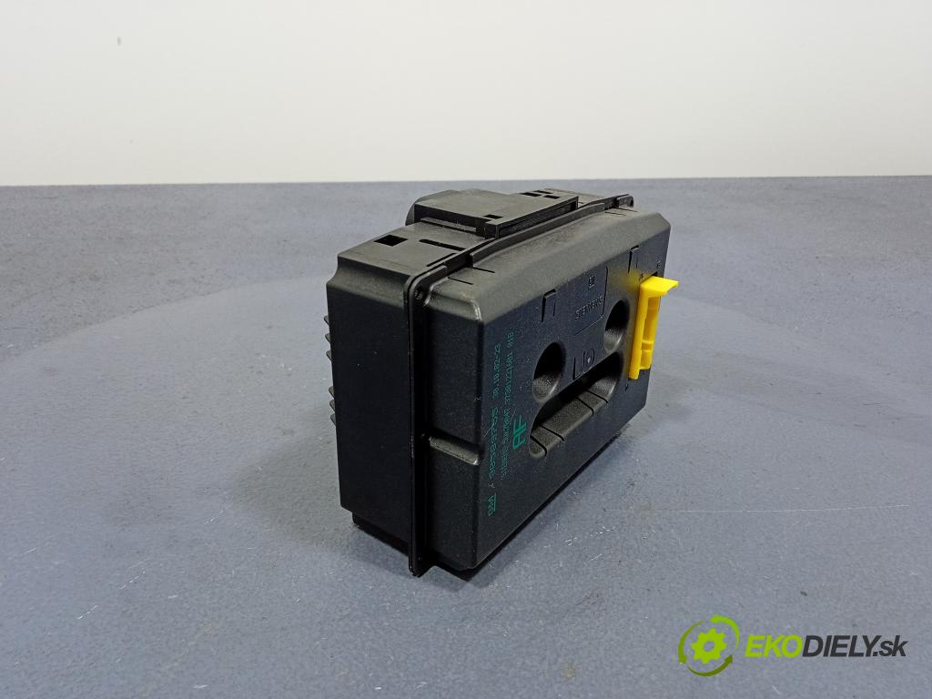 Opel Zafira 2002 displej Radio / GPS 90589755