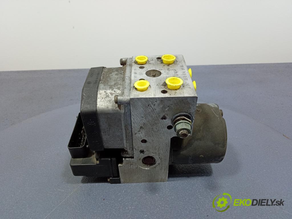 Volkswagen Passat 2001 čerpadlo ABS x 8E0614111B