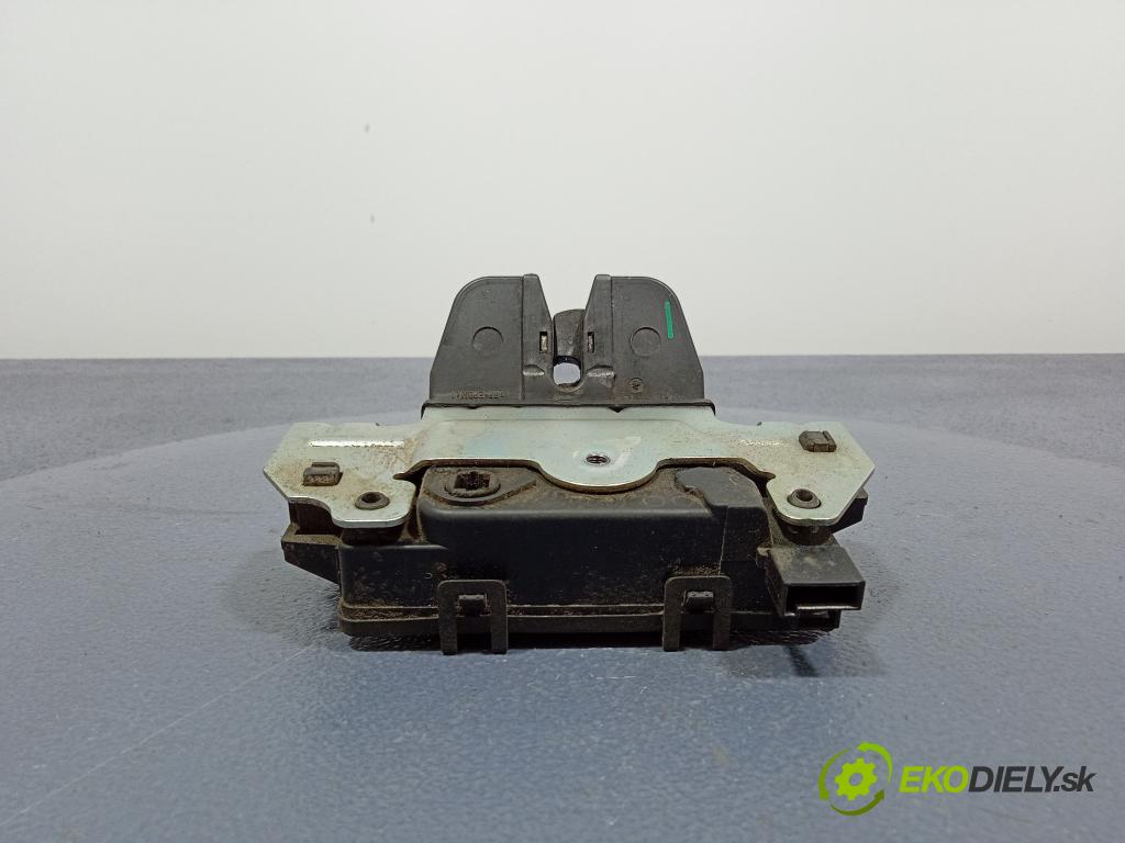Opel Astra 2006 zámek Klapky: kufr 13117285