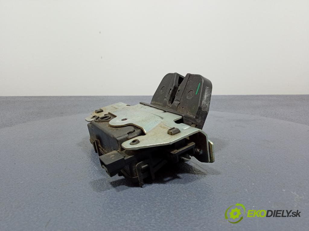 Opel Astra 2006 zámek Klapky: kufr 13117285