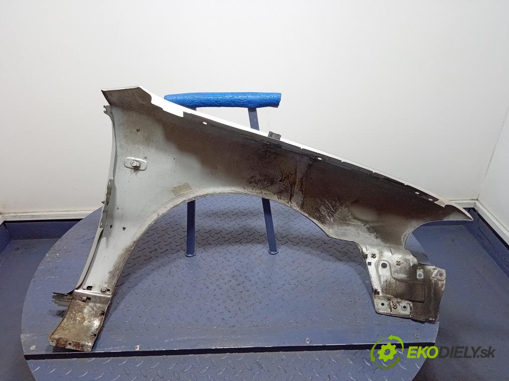 Audi A4 2000 blatnik před Levý: 01