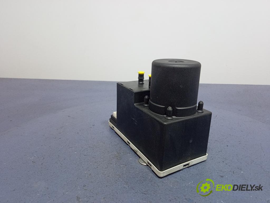 Audi A4 2000 čerpadlo Centrální Zámek 8D0862257
