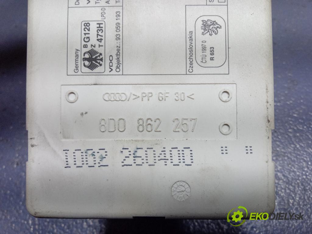 Audi A4 2000 čerpadlo Centrální Zámek 8D0862257