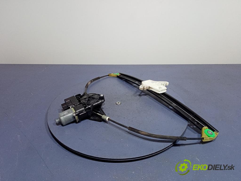 Skoda Octavia 2019 mechanismus stahování Sklenka: Zad: v pravo: 5E0839462