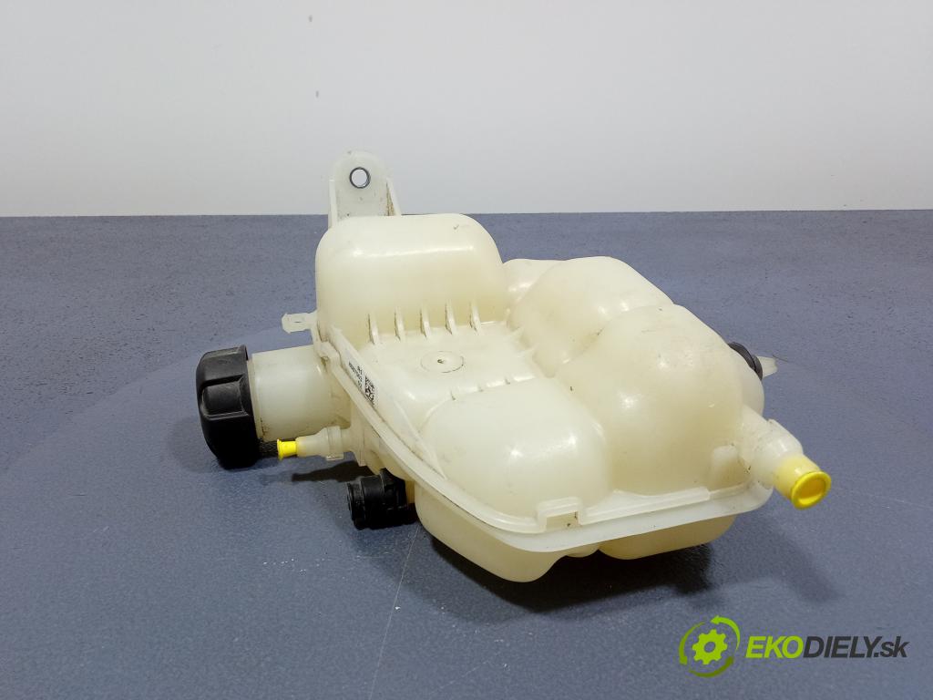 Bmw Seria 1 2023 nádržka Kompenzačné: 7617362