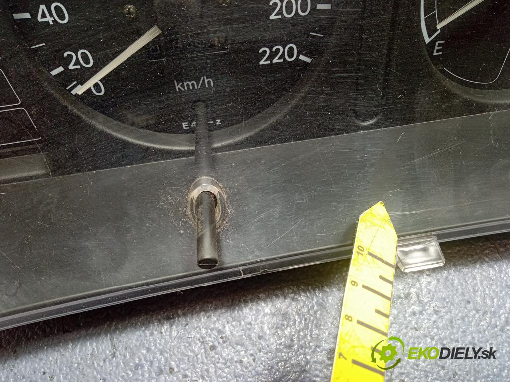Toyota Corolla 2001 prístrojovka/ budíky 83800-1E310