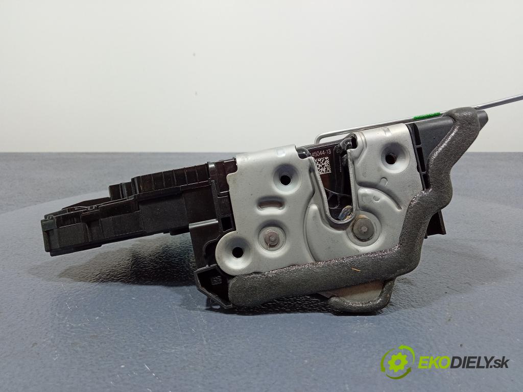 Bmw Seria 1 2023 zámek dveře před v pravo: 7445044