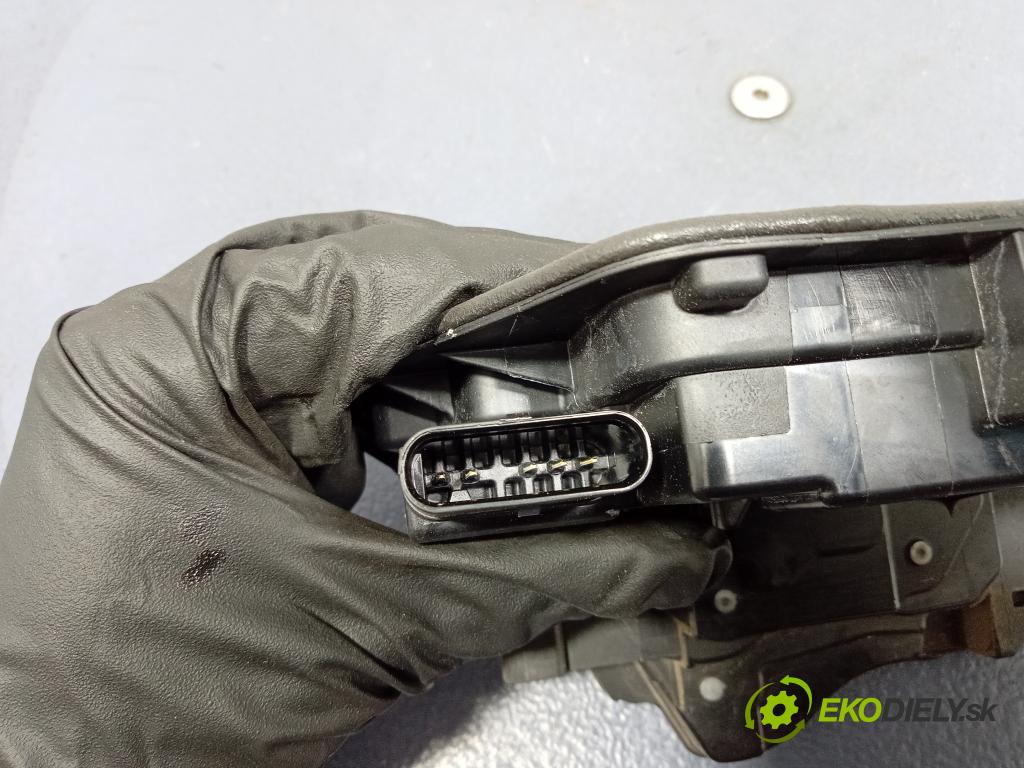 Bmw Seria 1 2023 zámek dveře před v pravo: 7445044