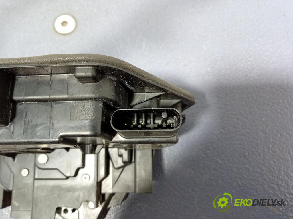 Bmw Seria 1 2023 zámek dveře před Levý: 7445041