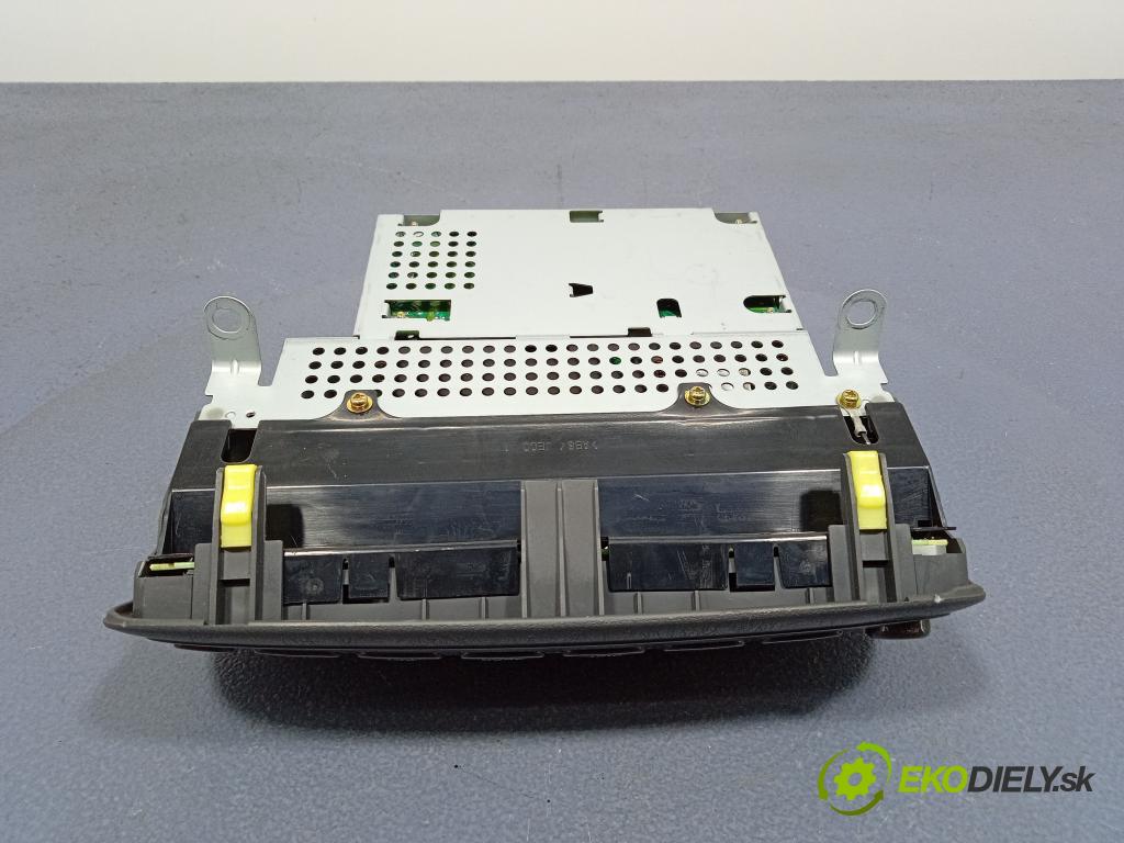 Toyota Corolla 2001 Radio I Navigácia: 86110-12040