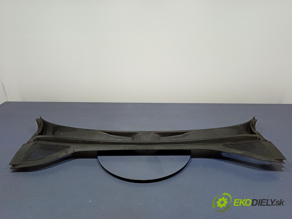 Audi A3 0 torpédo 8V5819403