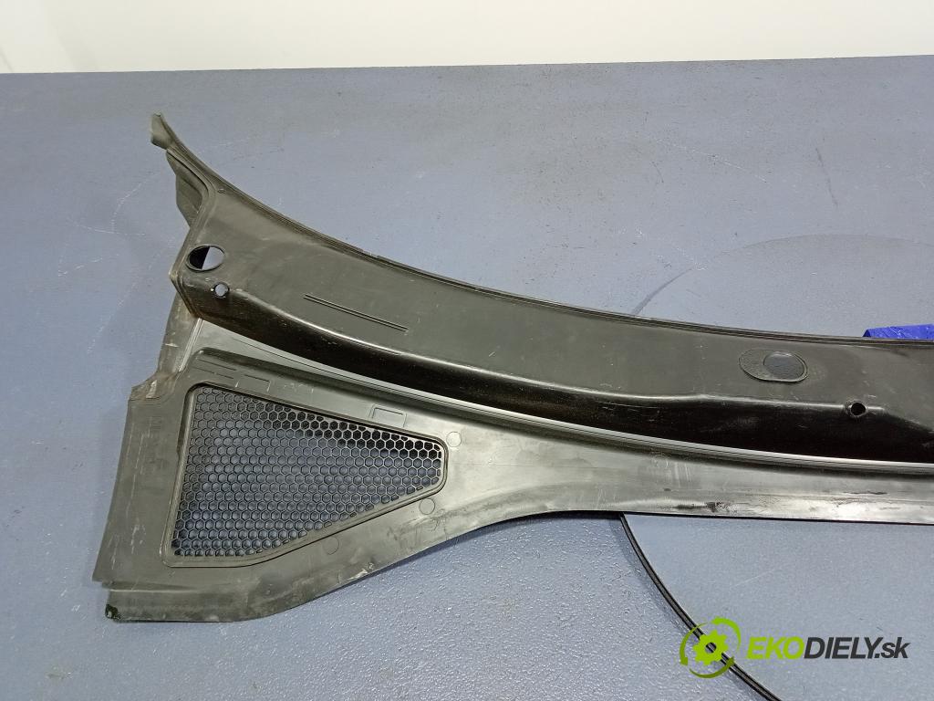 Audi A3 0 torpédo 8V5819403