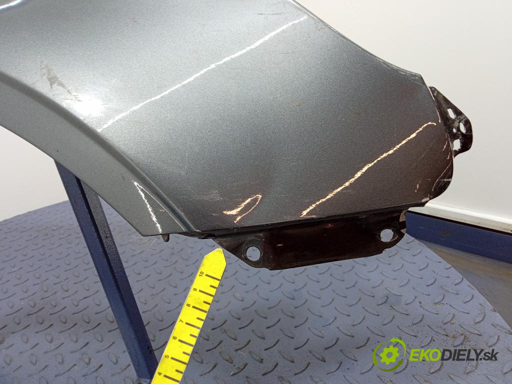 Audi A3 0 blatnik před v pravo: 8V5821468B