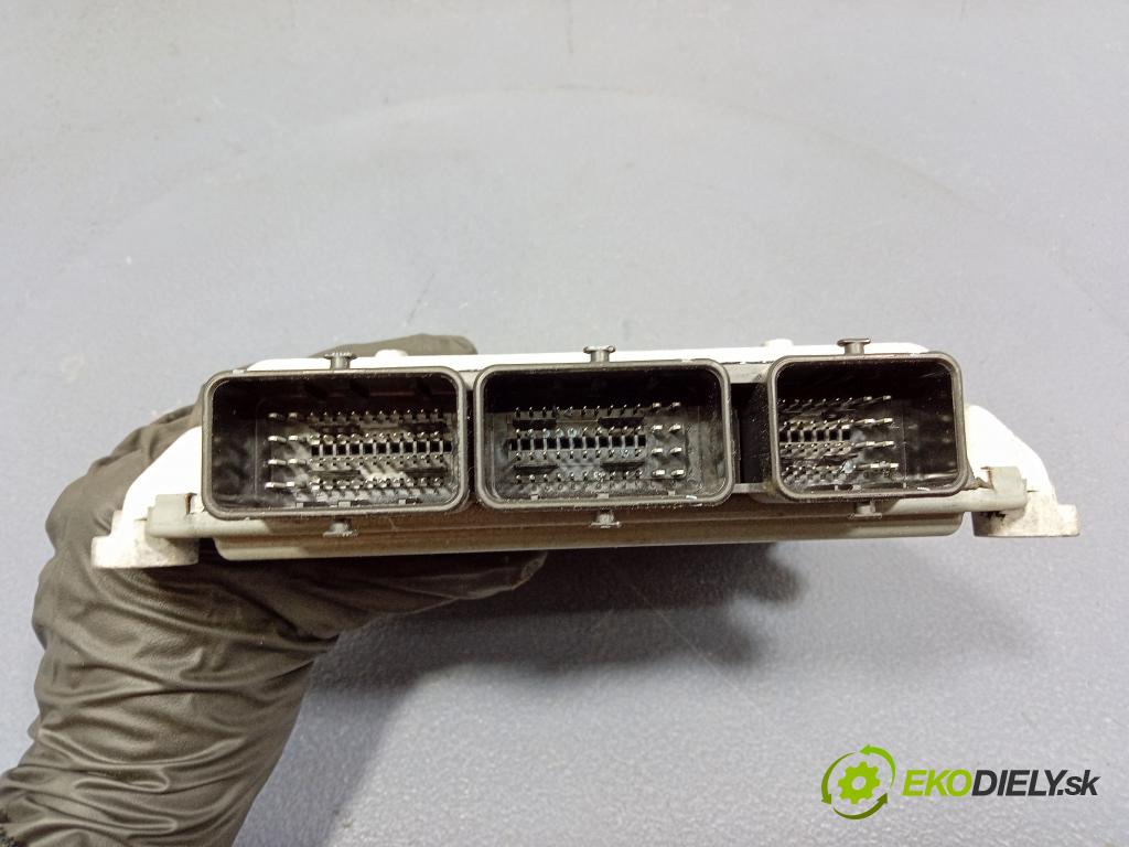 Citroen C5 2006 řídící jednotka Motor: 9660781280