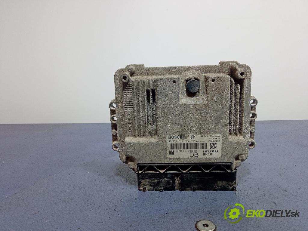 Opel Astra 2006 řídící jednotka Motor: 55560810