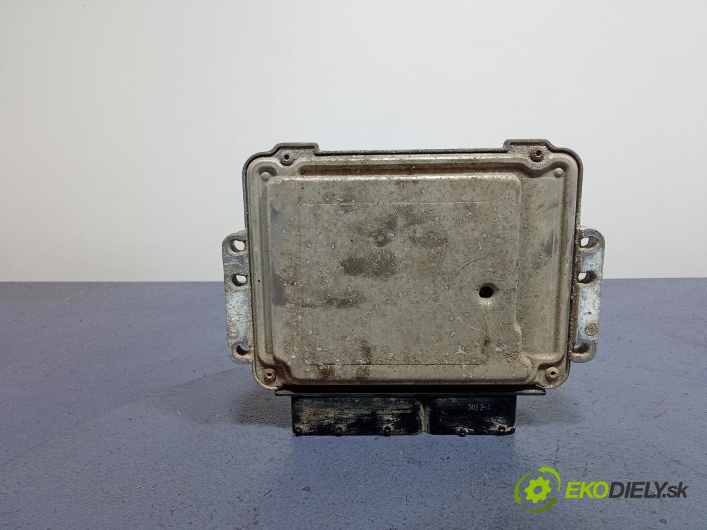 Opel Astra 2006 řídící jednotka Motor: 55560810