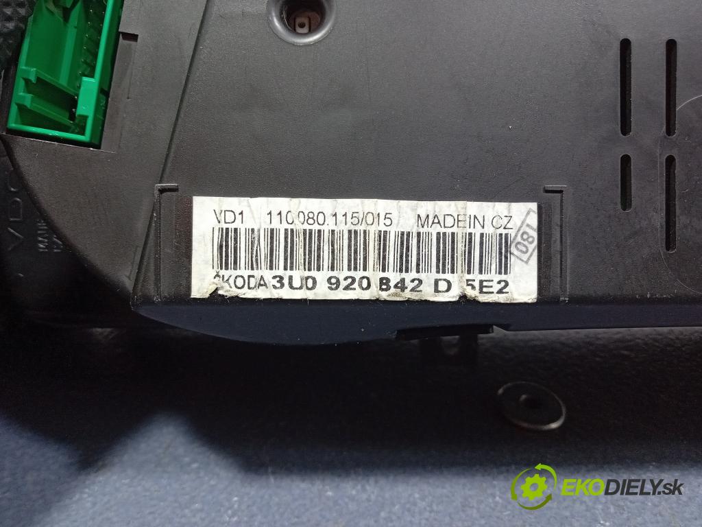 Skoda Superb 2007 Přístrojová deska 3U0920842D