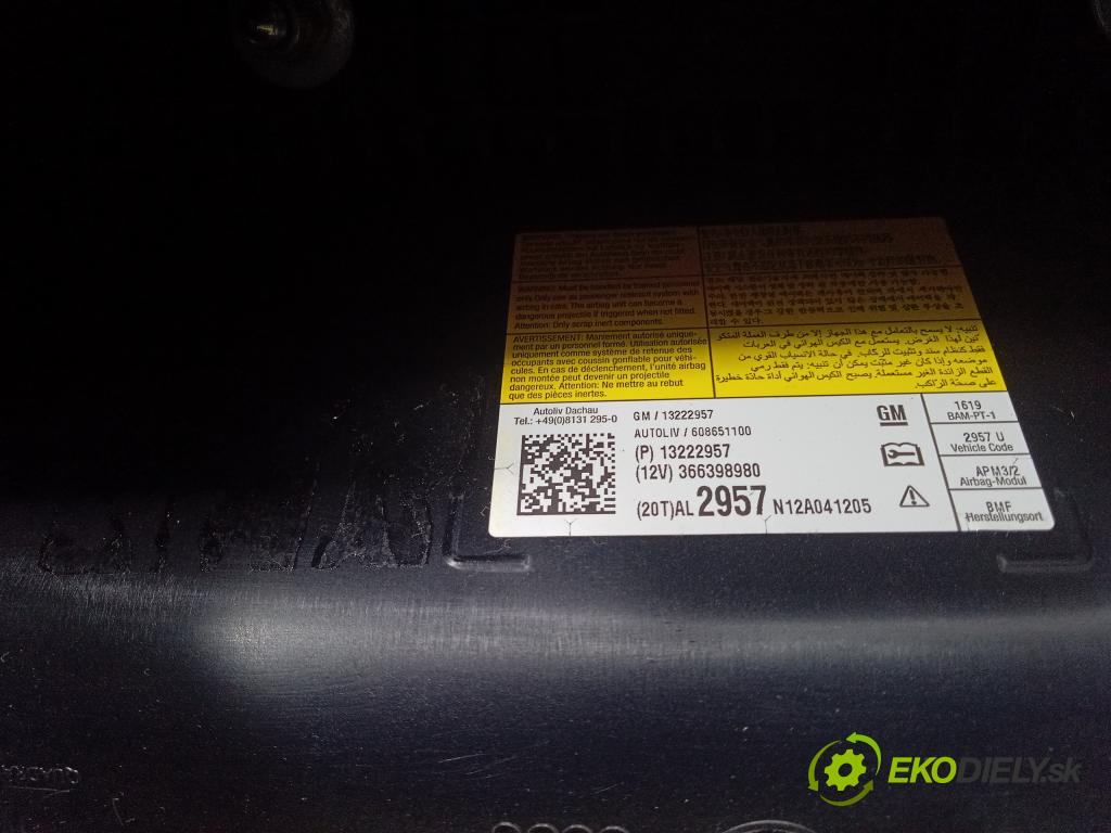 Opel Insignia 2010 kokpit,pristrojová doska 13275639
