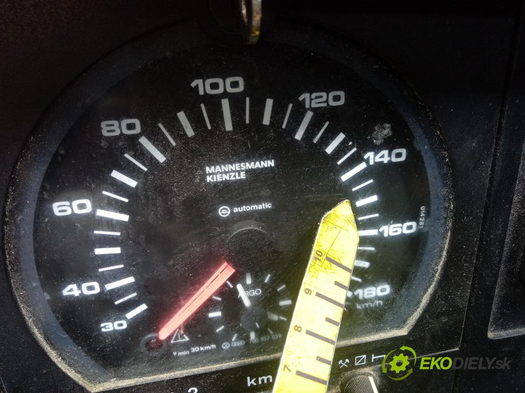 Vw Transporter 1996 prístrojovka/ budíky 88311157
