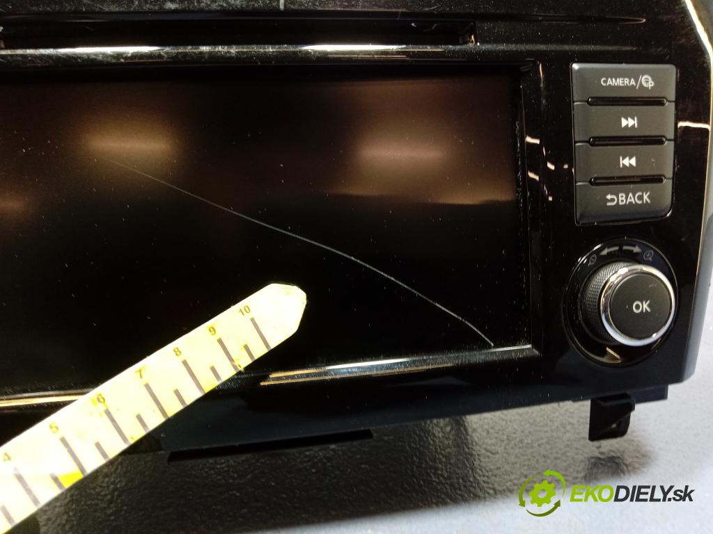 Nissan X-trail 0 Radio I Navigácia: 01
