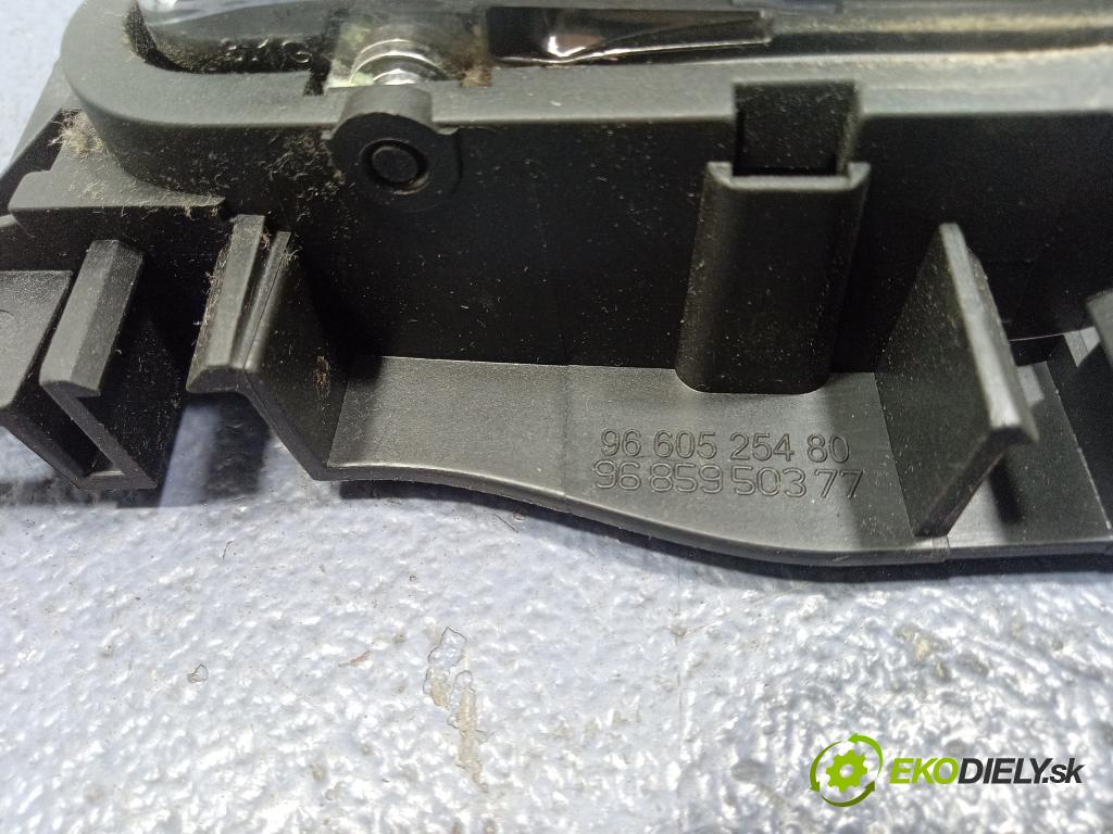 Peugeot 308 2011 zámek dveře před Levý: 732075