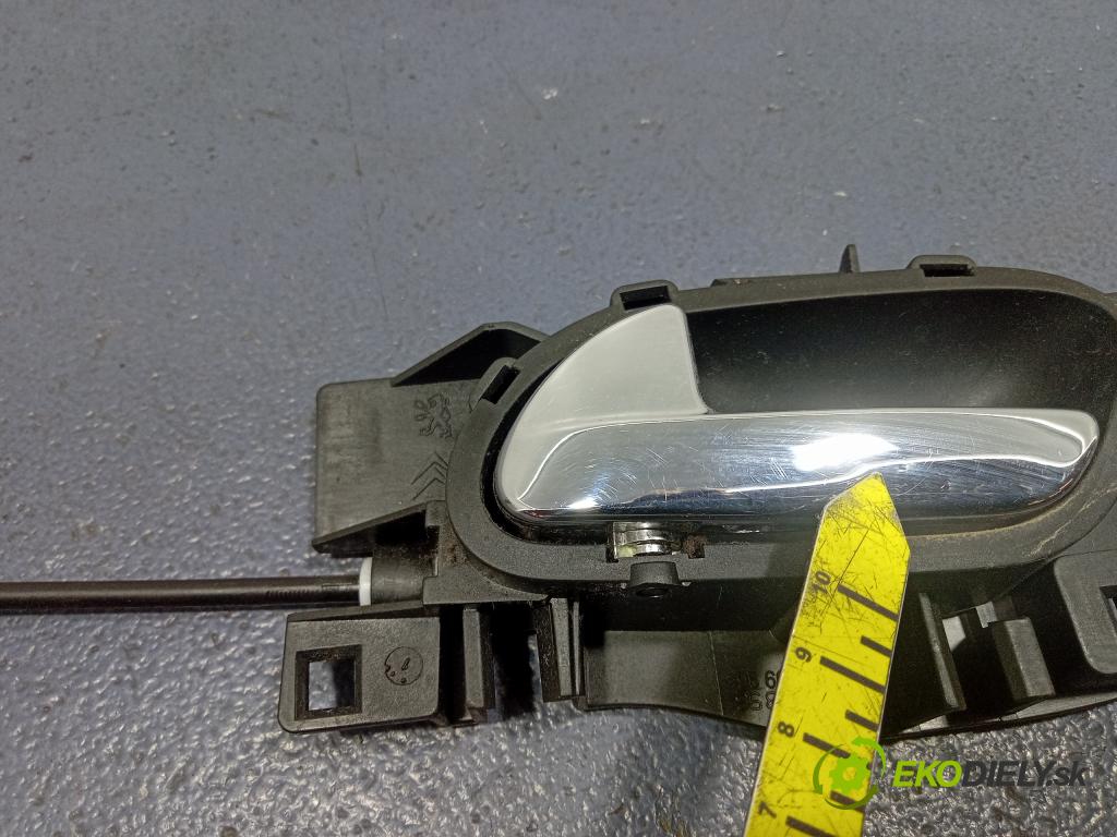 Peugeot 308 2011 zámek dveře před Levý: 732075