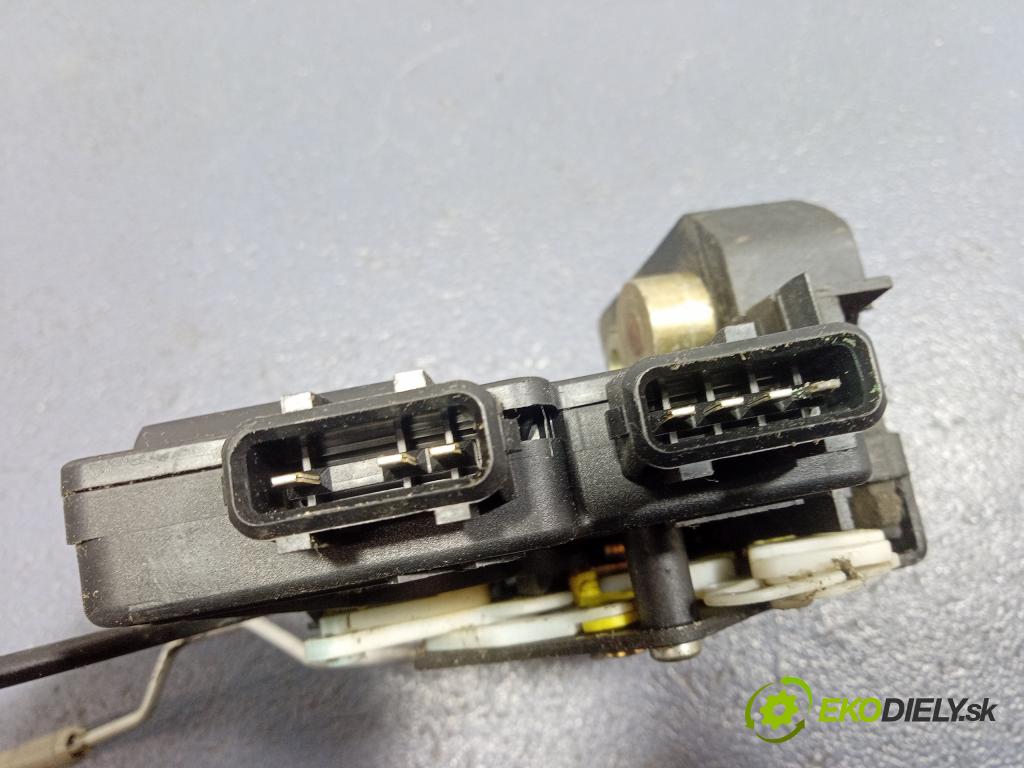Volvo V70 1998 zámek dveře před Levý: 9203636