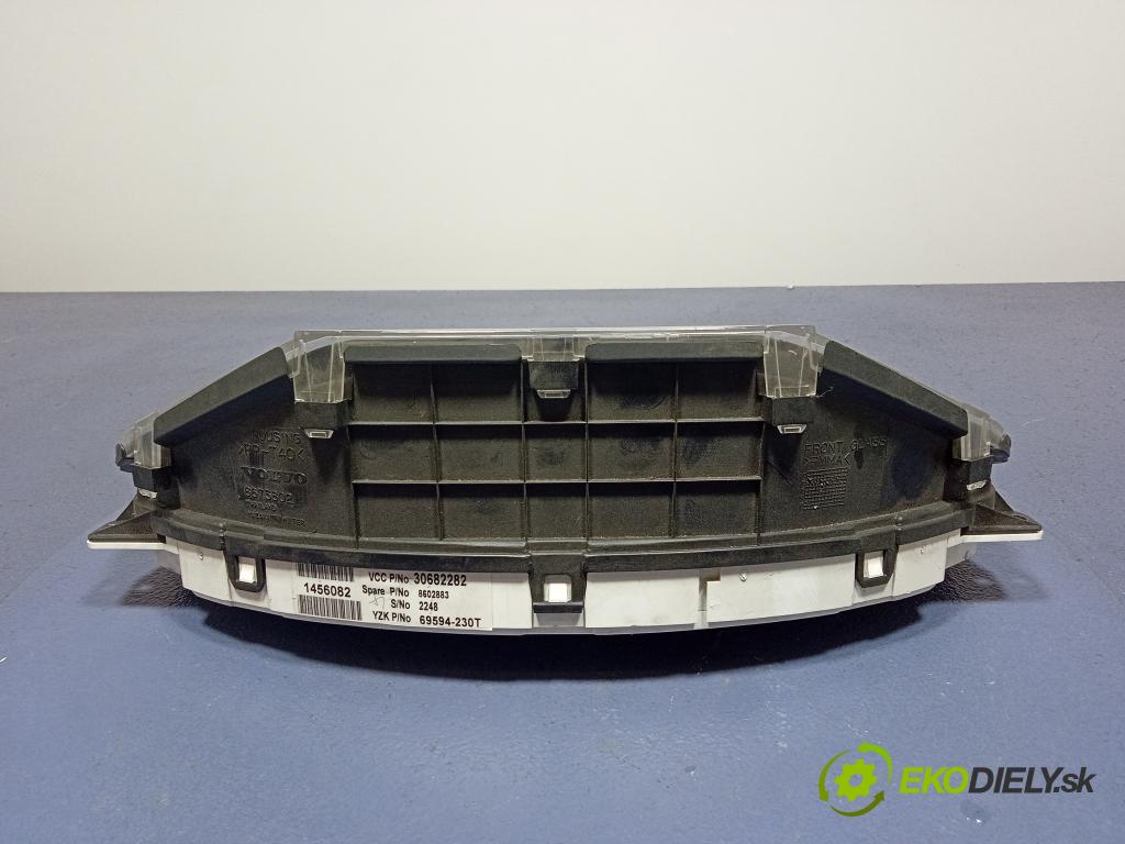 Volvo S60 2004 prístrojovka/ budíky 8673802
