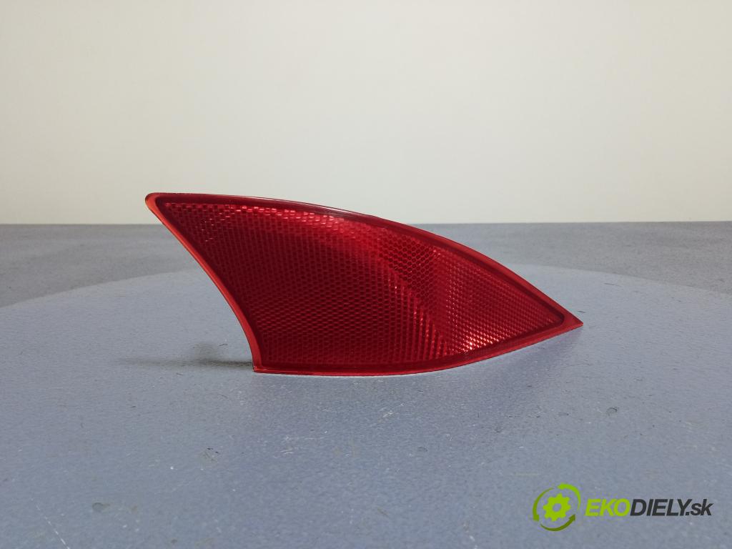 Lexus IS 2016 nárazník Zad: KOITO 53-84R