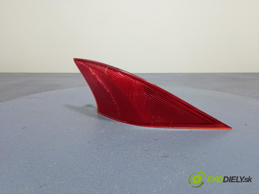 Lexus IS 2016 nárazník Zad: KOITO 53-84R
