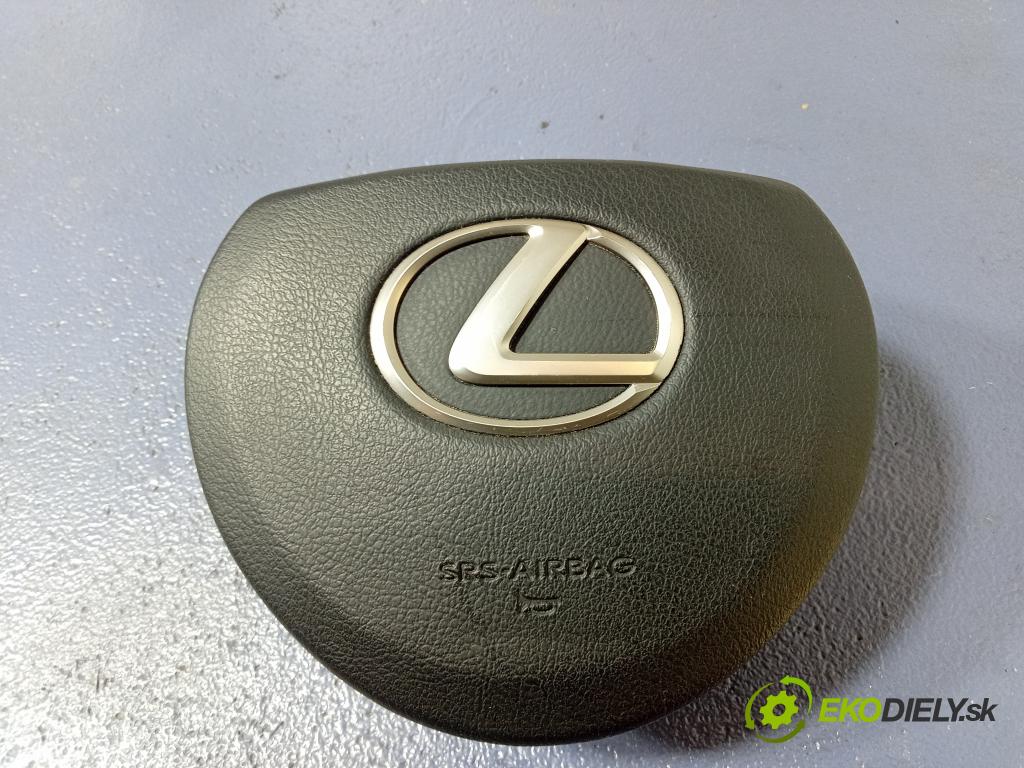Lexus IS 2016 kokpit,pristrojová doska 01